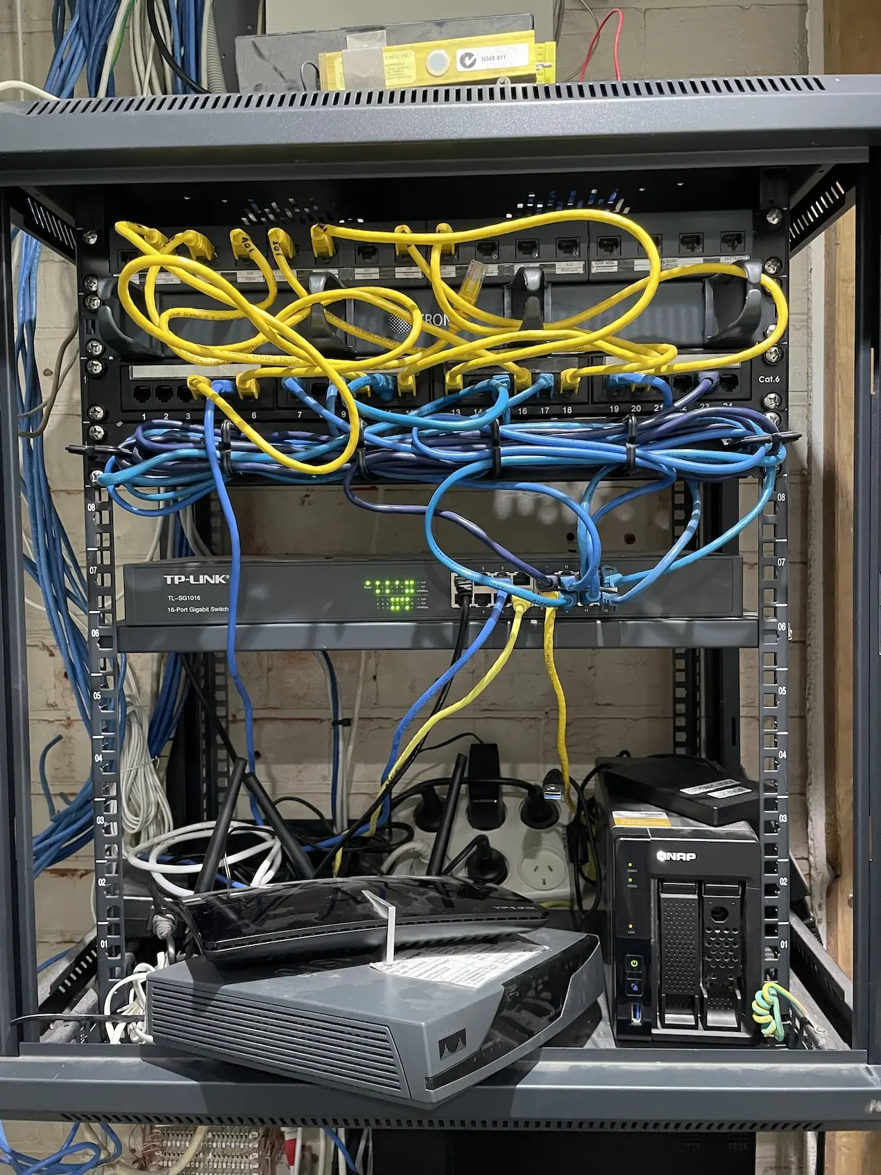 A server rack uncleaned and dirty